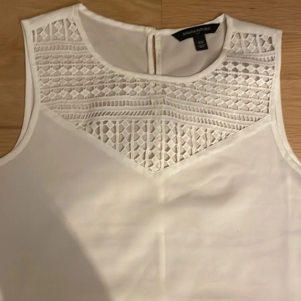 Banana republic white blouse with cutout size XS - Picture 2 of 3